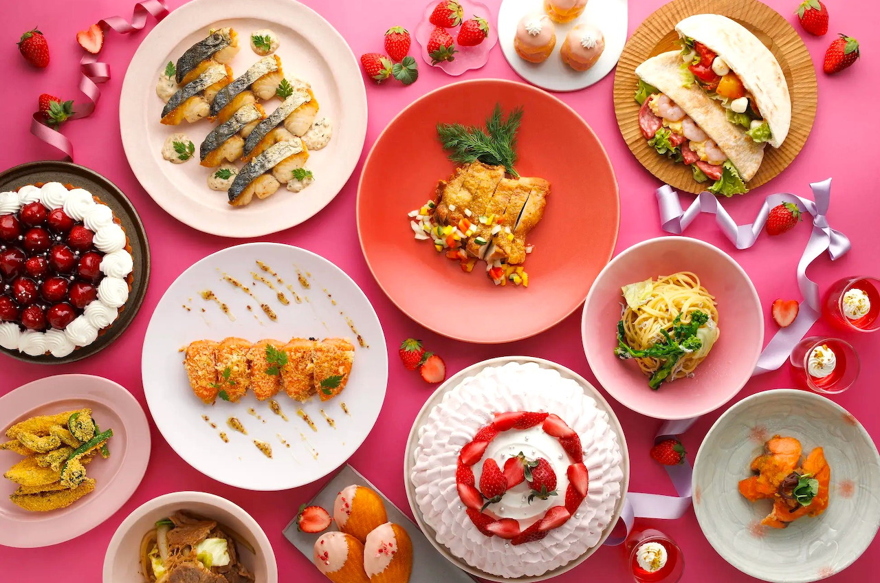 Buffet Ichigo, gà xào, cốt lết cá hồi phô mai, mì ống, v.v.