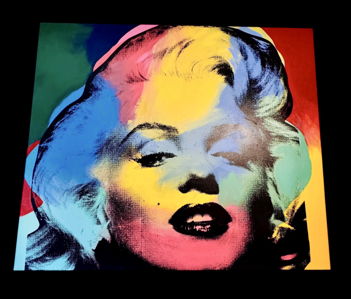 Xếp hình chân dung Marilyn Monroe của Andy Warhol