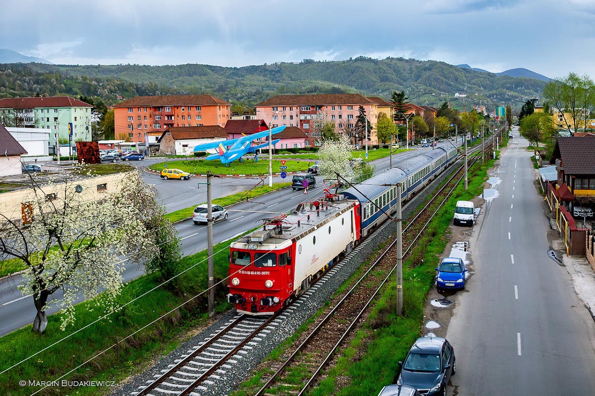 Tau hoa va may bay qua vung ngoai o