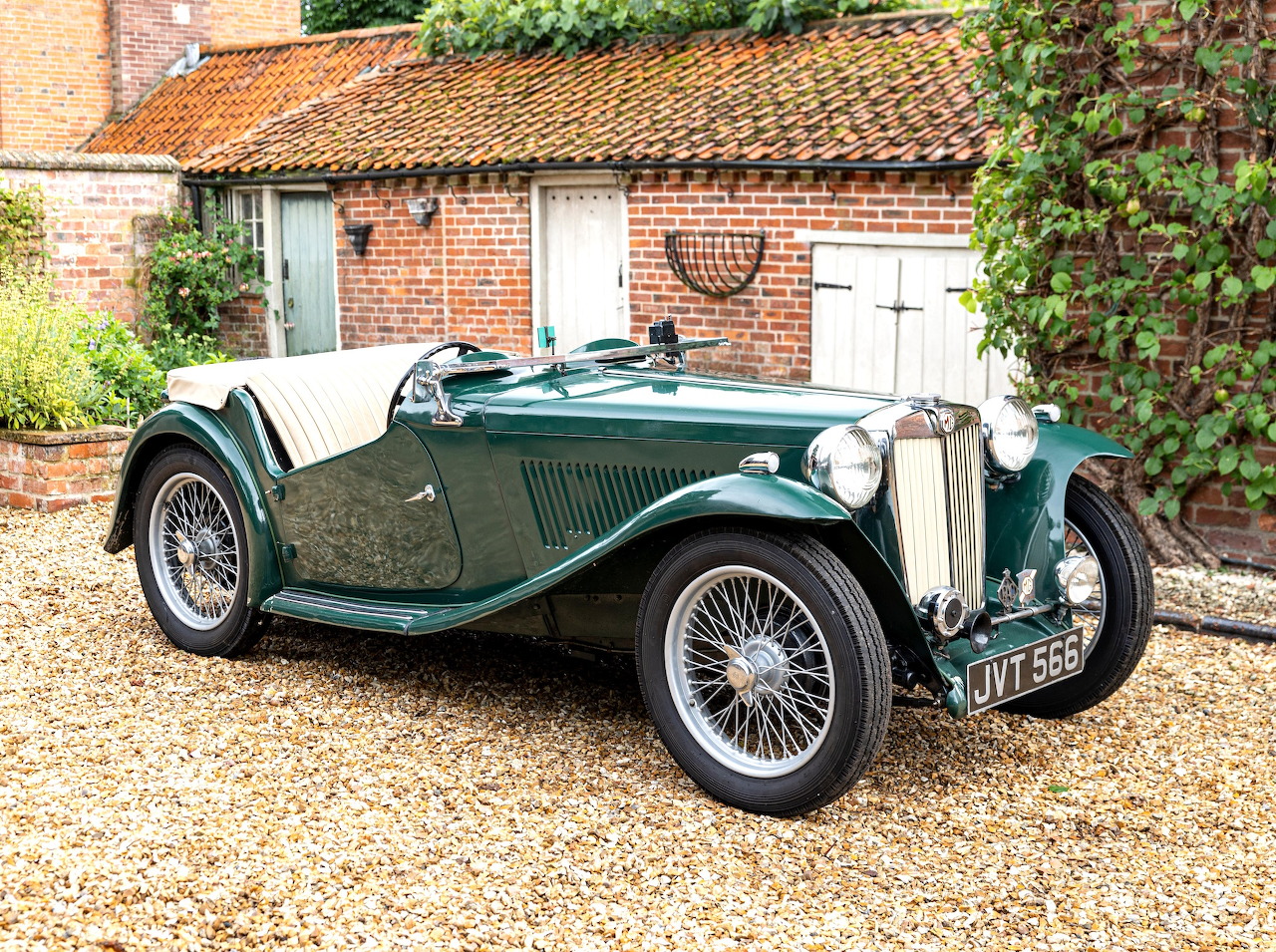 Xe mui trần MG Midget TC Roadster 1946