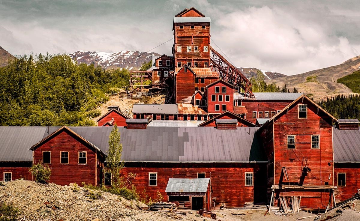 Xếp hình cơ sở khai thác đồng bị bỏ hoang